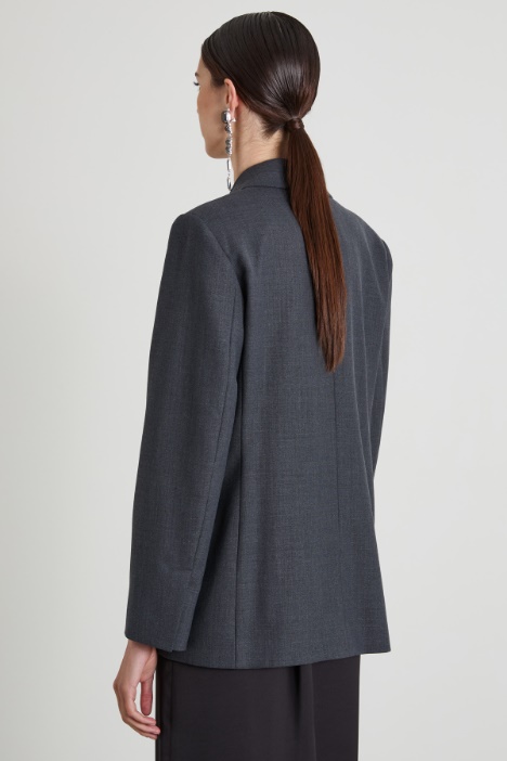Blazer de grisalla con cierre cruzado de doble botón