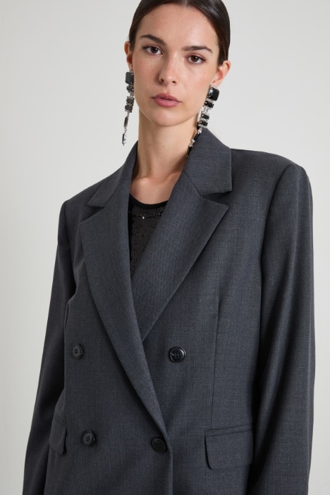 Blazer de grisalla con cierre cruzado de doble botón