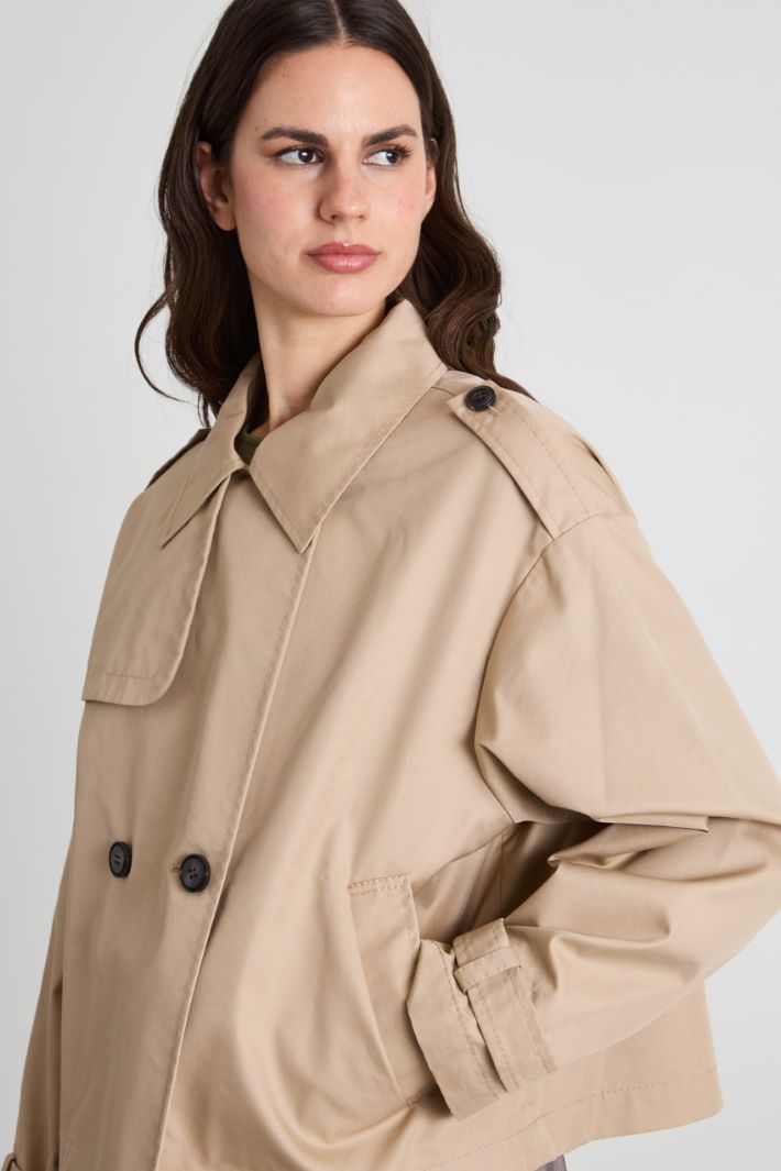 Short gabardine trench coat Intrend - 4