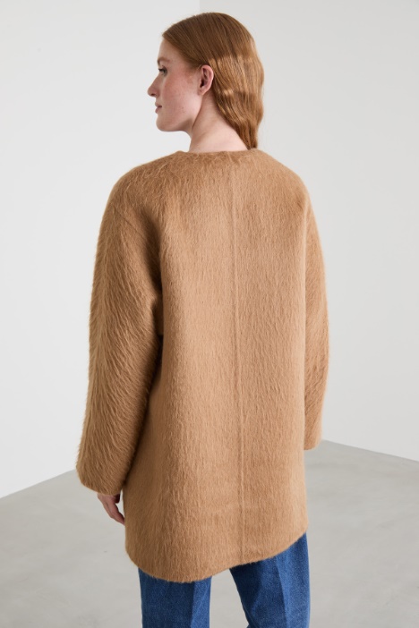 Cappotto in alpaca con sciarpa