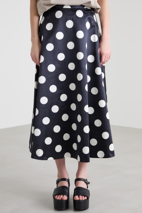 Falda acampanada de duquesa