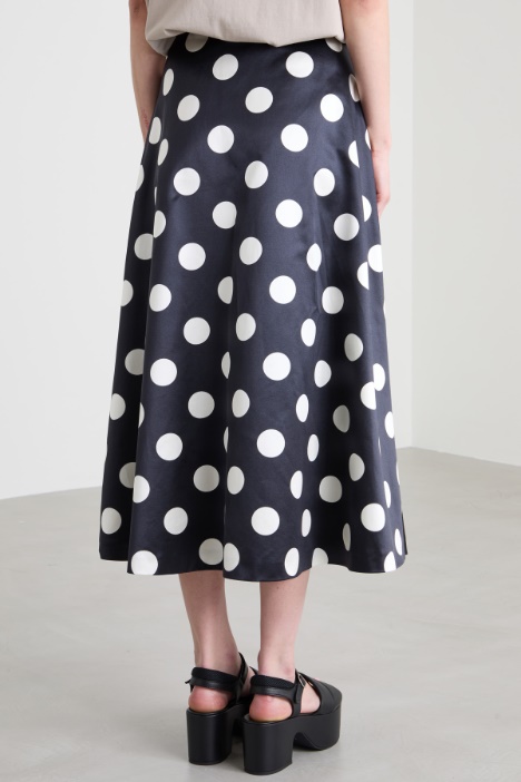 Falda acampanada de duquesa