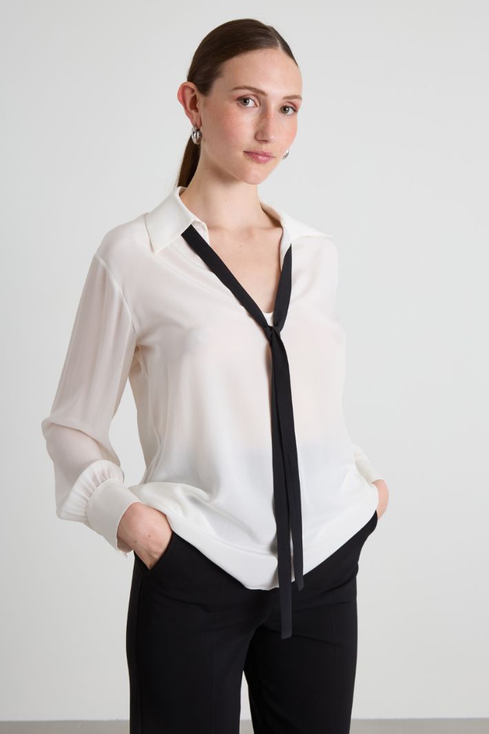 Blusa in seta con fusciacca Intrend