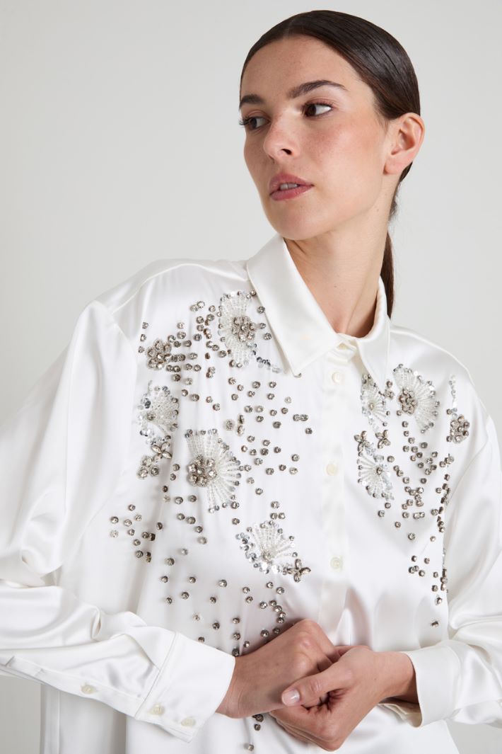 Camicia in raso con bijoux Intrend - 4