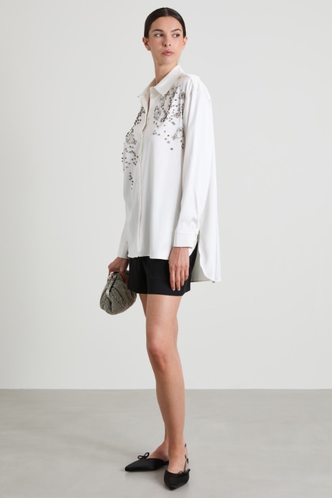 Camicia in raso con bijoux Intrend