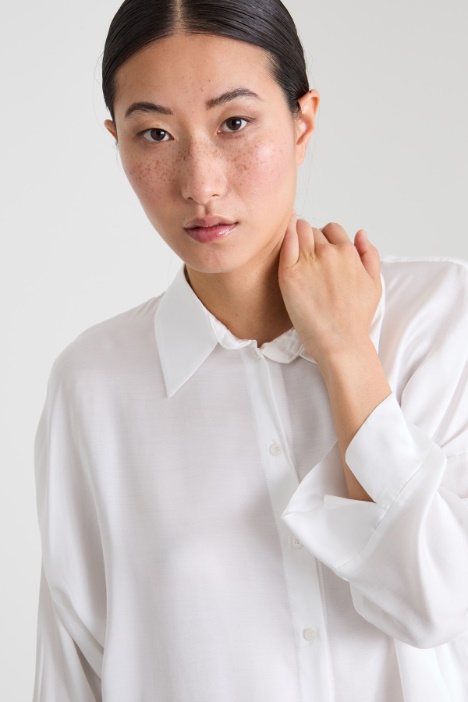 Camisa de satén fluida