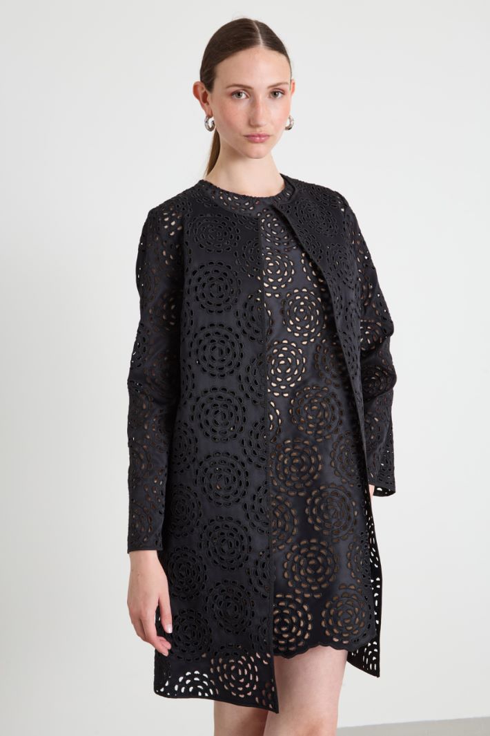 Duster coat in embroidered satin Intrend