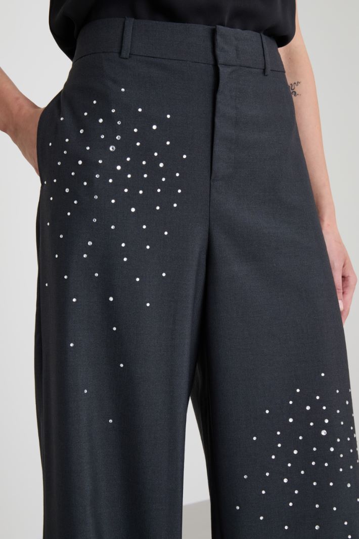 Rhinestone-embellished trousers Intrend - 4