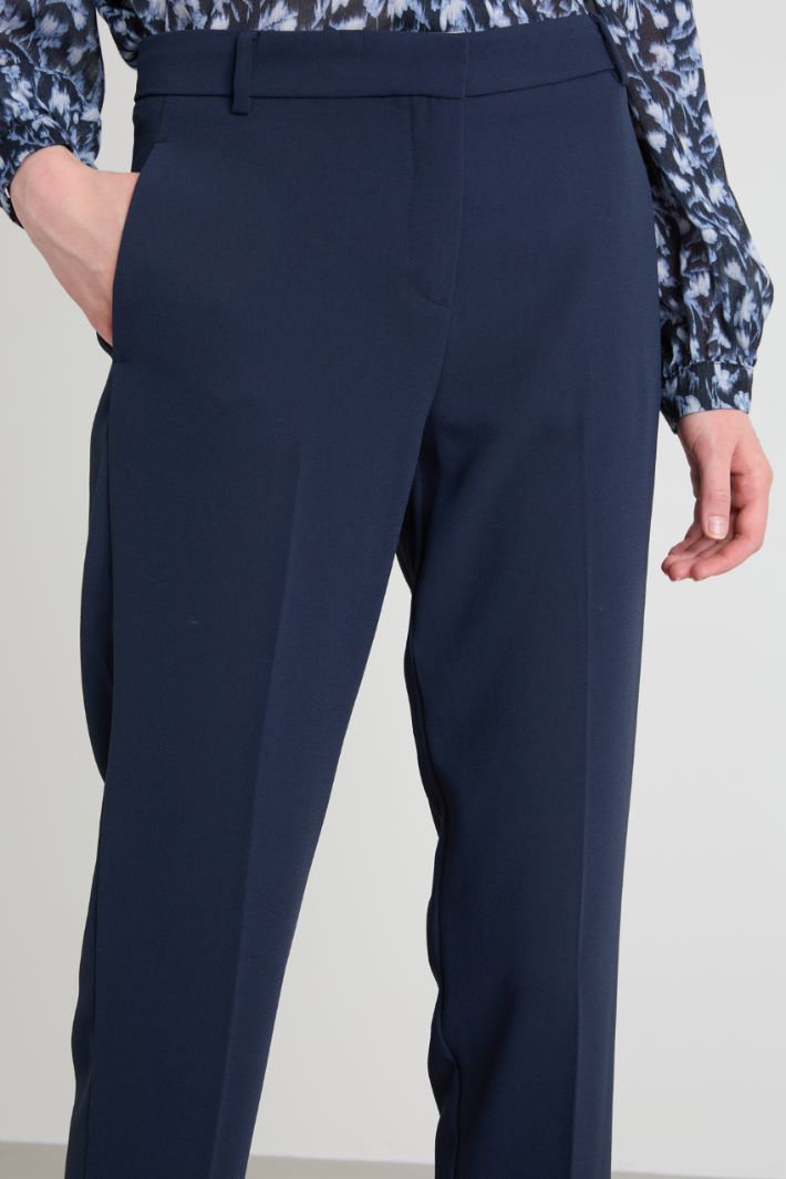 Slim-fit crepe fabric trousers Intrend - 4