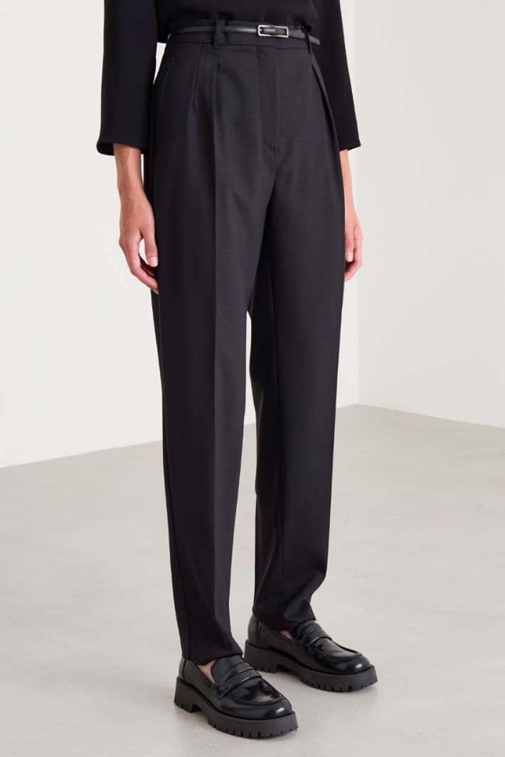 Pantaloni baggy in saglia