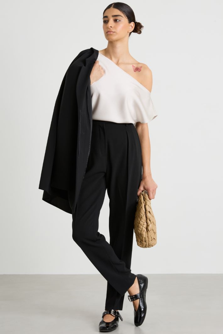 Pantaloni in cady con pinces Intrend