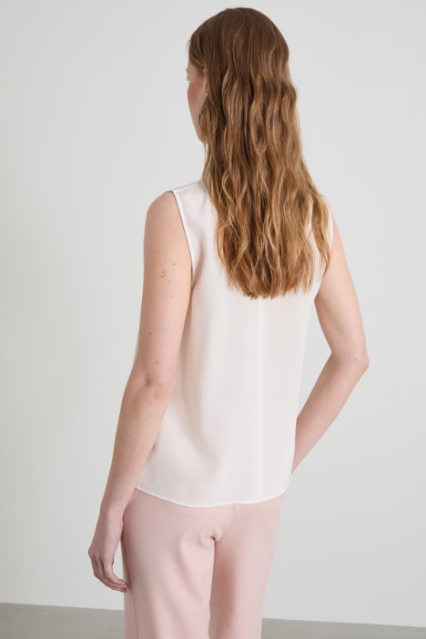 Top in crépe con fiocco