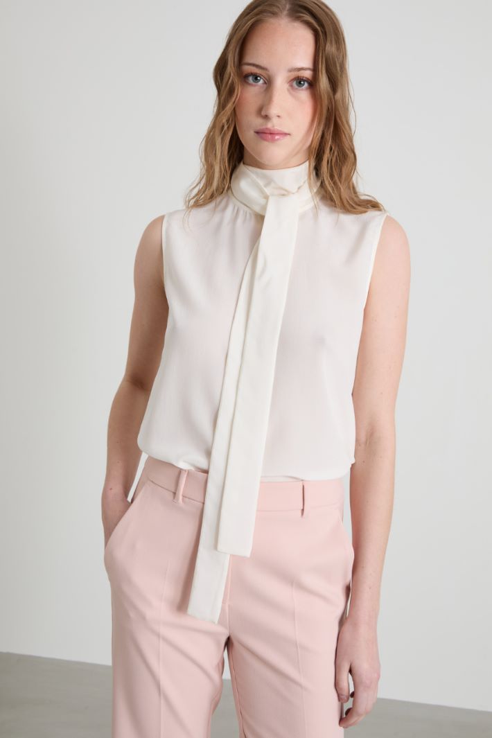 Top in crépe con fiocco Intrend
