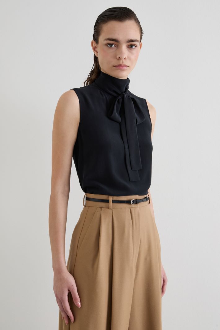 Top in crépe con fiocco Intrend