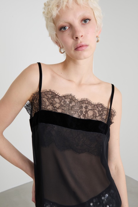 Top in georgette e pizzo
