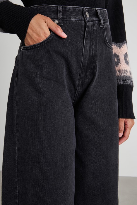 Vaqueros con pernera ancha