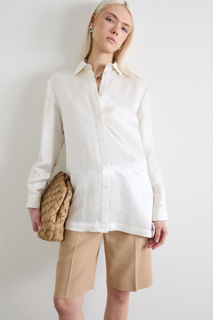 Asymmetrical satin shirt Intrend