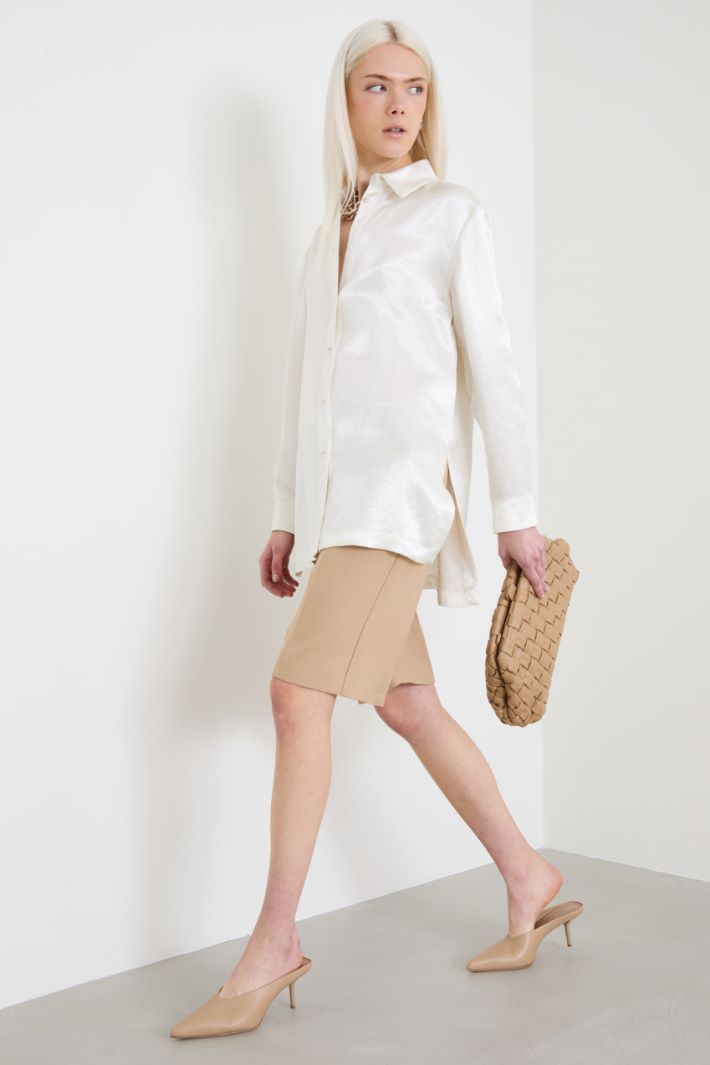 Asymmetrical satin shirt Intrend - 3