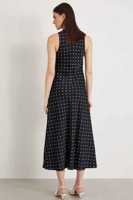 Abito svasato in raso