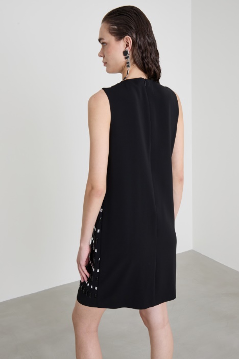 Vestido con bordado joya