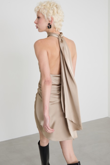 Vestido de cuello halter