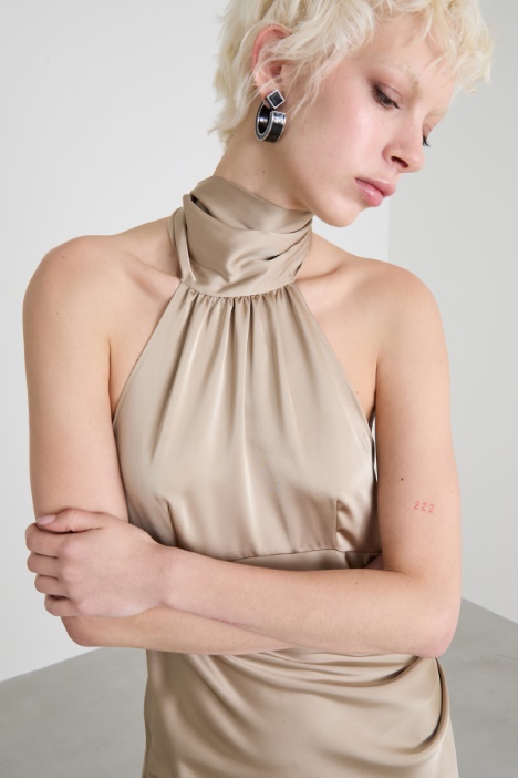 Vestido de cuello halter