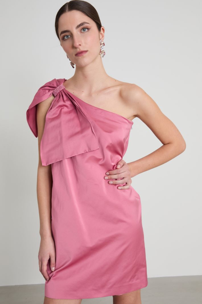 Bow-embellished one-shoulder dress Intrend - 2