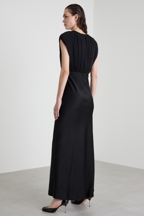 Vestido largo de georgette y envers satén