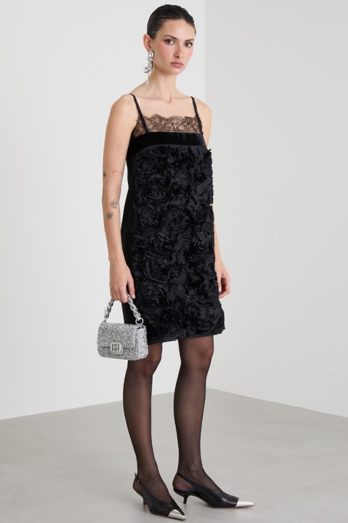 Dress with three-dimensional roses Intrend