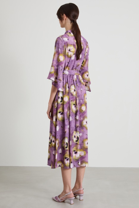 Vestido camisero de crepé de China