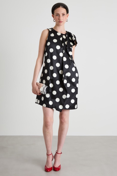 Short duchess dress Intrend