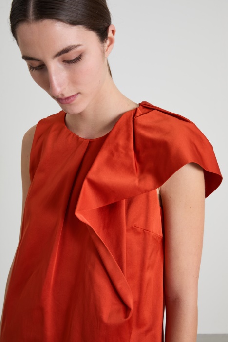 Abito corto con volant