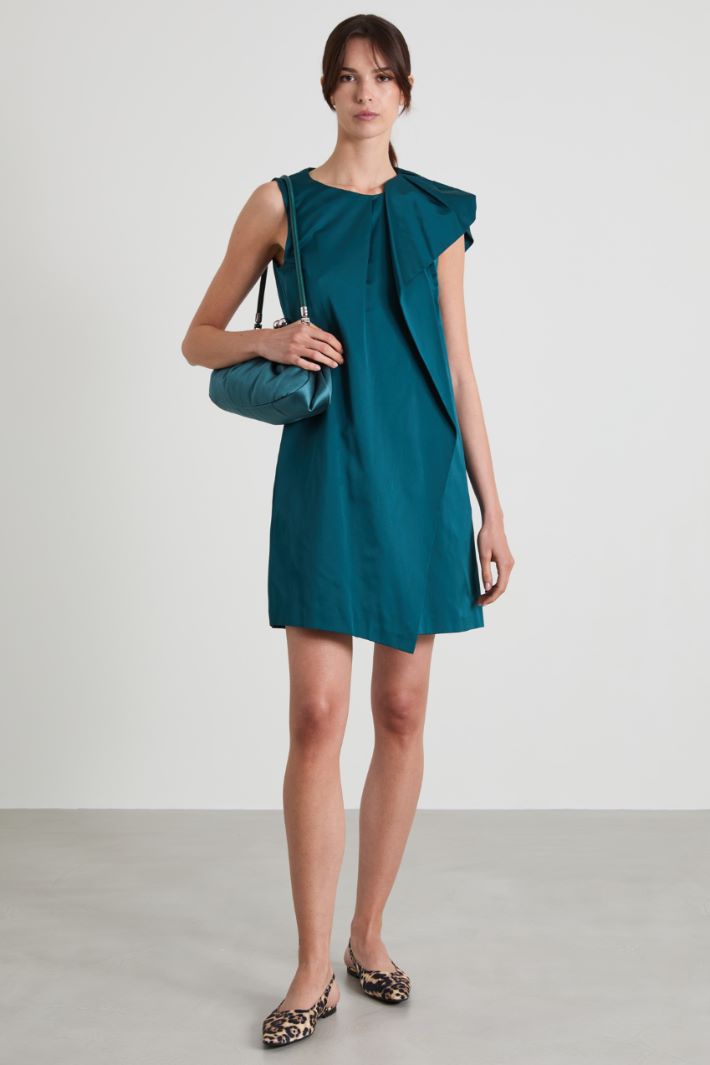Vestido corto con volante Intrend