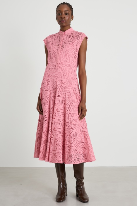 Abito in pizzo con balze