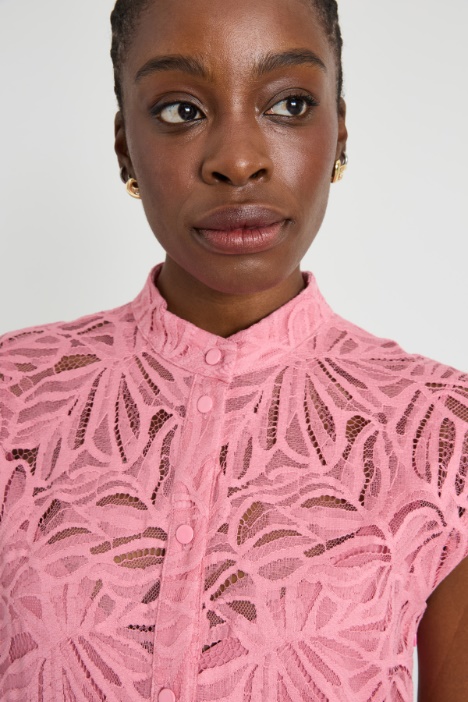 Abito in pizzo con balze