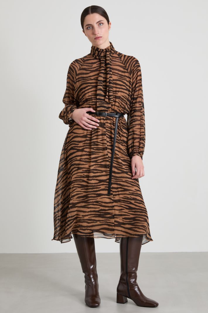 Shirt dress in printed silk Intrend - 2