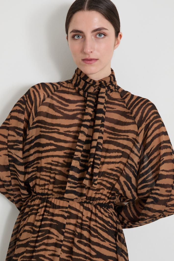 Shirt dress in printed silk Intrend - 4