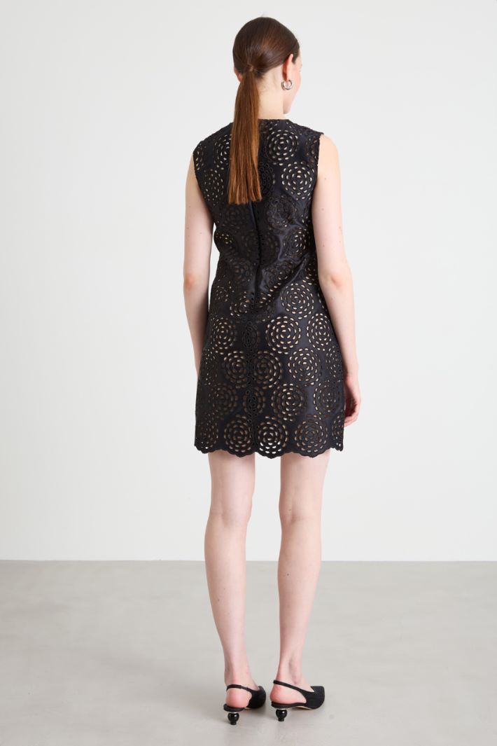 Embroidered satin dress Intrend - 3