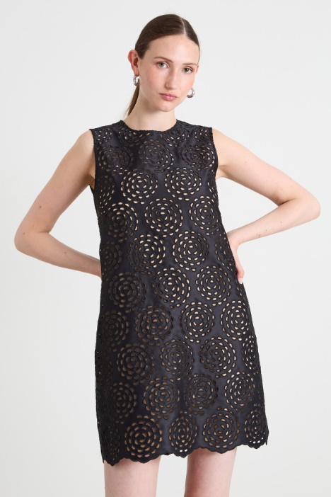Abito in raso traforato