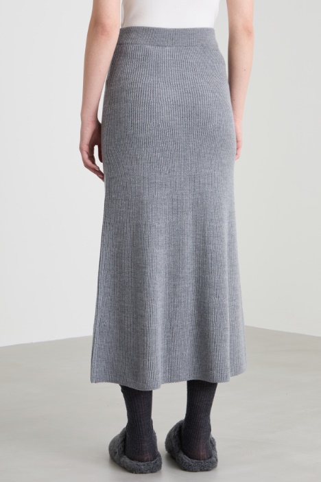 Gonna svasata in lana