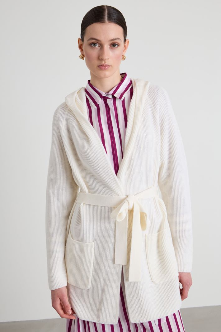 Hooded coat with belt Intrend