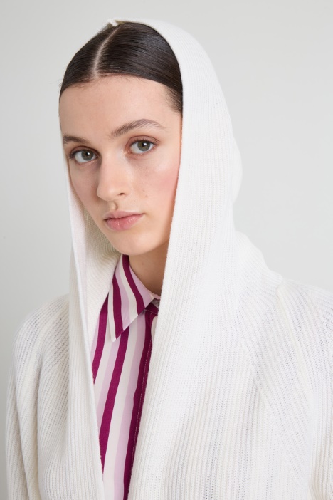 Cardigan in lana con cappuccio
