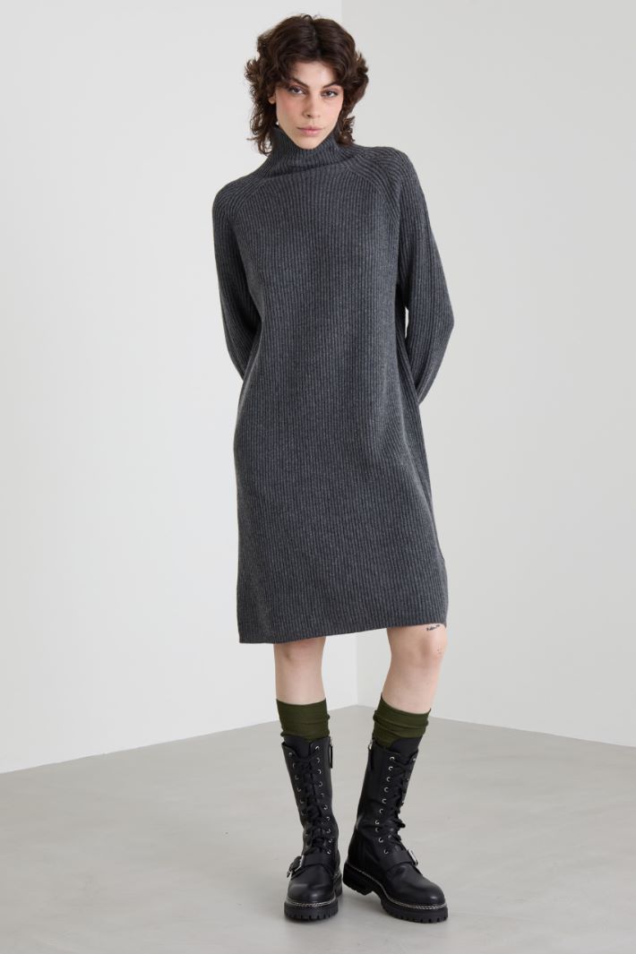 Ribbed midi knit dress Intrend - 2