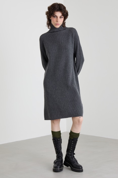 Vestido midi de punto acanalado