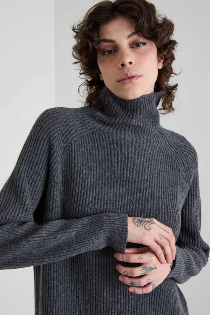 Ribbed midi knit dress Intrend - 4