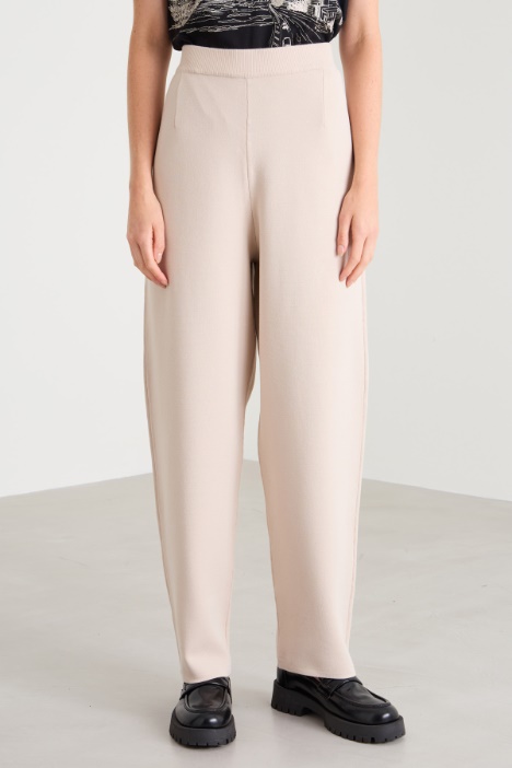 Pantaloni dritti in maglia