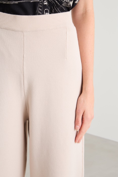 Pantaloni dritti in maglia