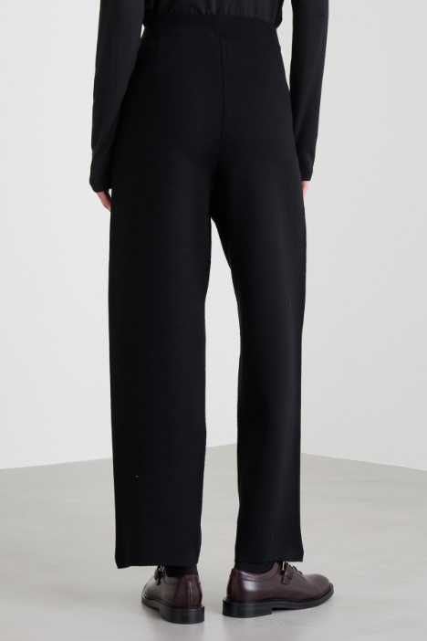 Pantaloni dritti in maglia