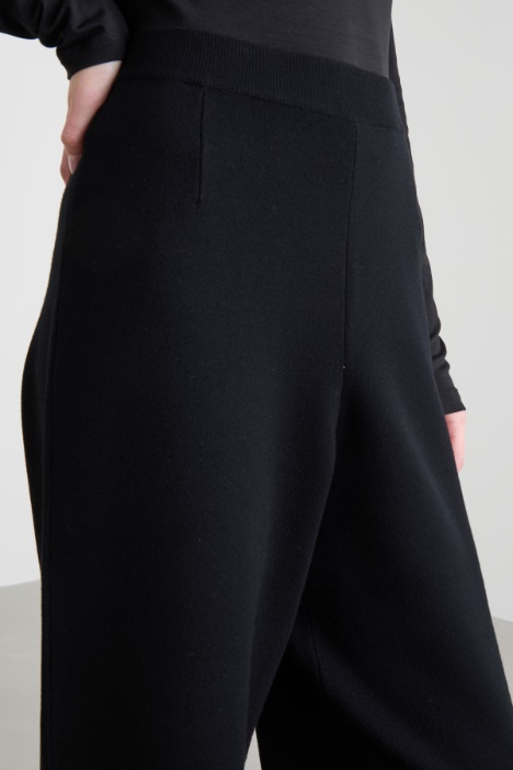 Pantaloni dritti in maglia