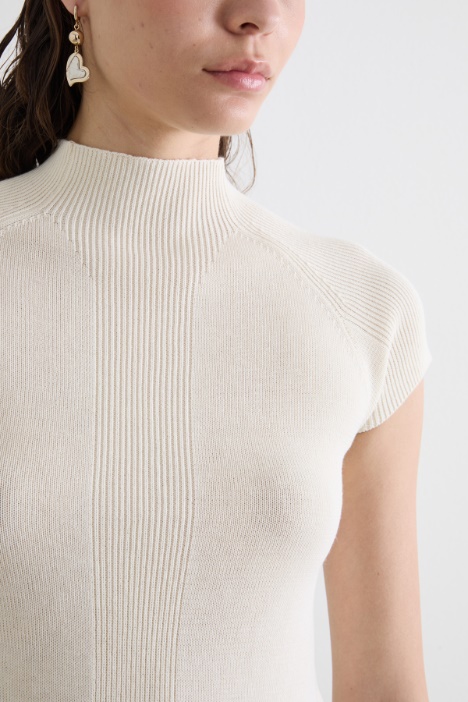 Maglia con dettagli a coste